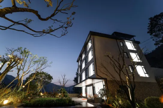 Therefore shuimu Qingyin B & B (Tonglu Maling Ancient Road store) Отели рядом с достопримечательностью «Fangyukong Yanjiyou Capsule Bookstore»