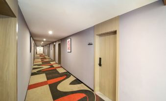 Pai Esports Hotel (Xiangcheng Lianhua Avenue People's Park Branch)