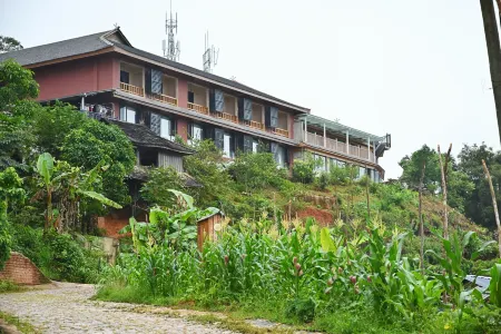 Laobulang Homestay (Jingmai Mountain Ancient Tea Forest) Отели рядом с достопримечательностью «Cypress View Manor»
