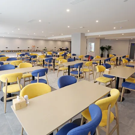 Heyi Hotel (Xinxi Market Seafood Street Branch)