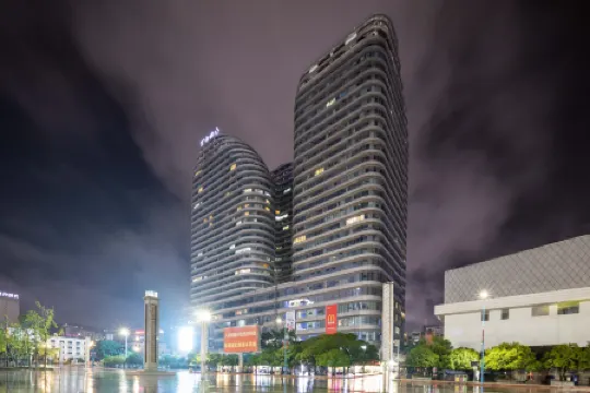 Bairan Private Hot Spring Smart Cinema Design Hotel (Xingyi Jushan Square Huijin Center)