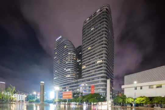 Bairan Private Hot Spring Smart Cinema Design Hotel (Xingyi Jushan Square Huijin Center) โรงแรมในซิงอี้