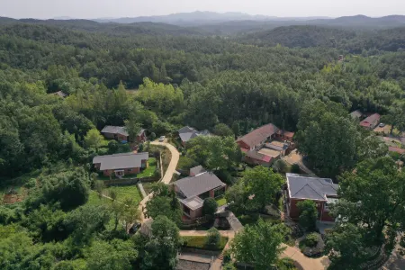Zizai Courtyard Shizi Отели рядом с достопримечательностью «Golden Peak Temple, Dahong Mountain»