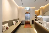 Ruwei Qingju Chinese Inn (Lujiazui Area Pudian Road)
