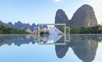 Mid-mountain Cloud & Water Hotel