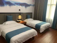 Malipo Xin Yu Business Hotel