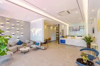 7 Days Premium Hotel (Fenggang Yongsheng Street New High Plaza Branch) - con vista montagne