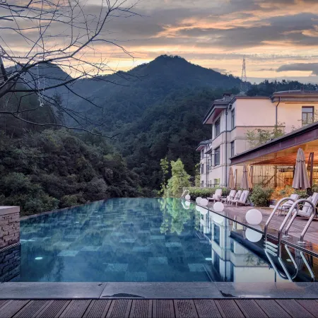 Yunshang Huaxi Holiday Hotel