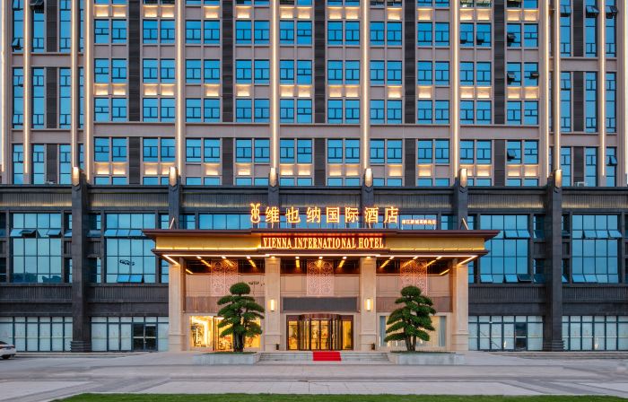 Vienna International Hotel (Liling Lujiang New City, High-speed Railway Station)