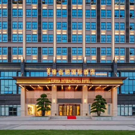 Vienna International Hotel (Liling Lujiang New City, High-speed Railway Station)