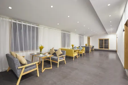 Tianqingshe Riverview Homestay (Phoenix Ancient City Lijiang Branch)