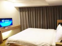珀丽酒店(重庆江北机场店) - 经济大床房
