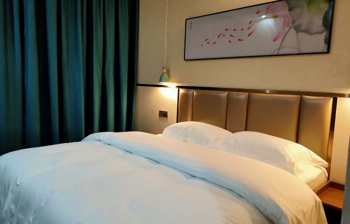 Cenxi Xingang Hotel