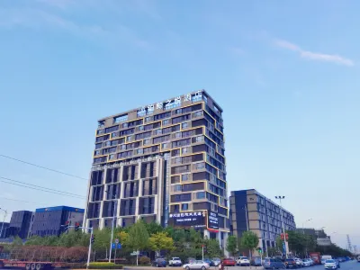 Platinum Whale Yue Hotel (International Logistics Park, Zhengzhou Economic Development Zone) Hotels near Zhengzhou Electric Power Technology College Mechanical and Electrical Engineering Department