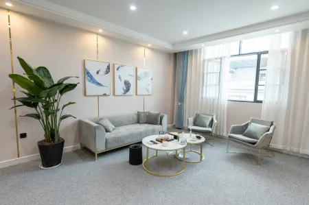 Residential Hotel Отели рядом с достопримечательностью «Qingniu Baima Square»