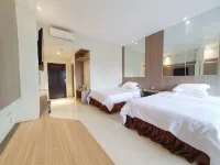 77 Sunset Plaza Hotels in Cisolok