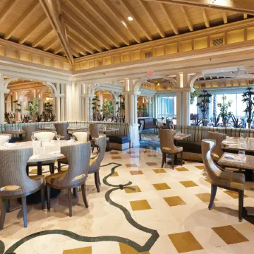 Mandalay Bay Resort and Casino Отели рядом с достопримечательностью «Вулкан отеля Mirage»