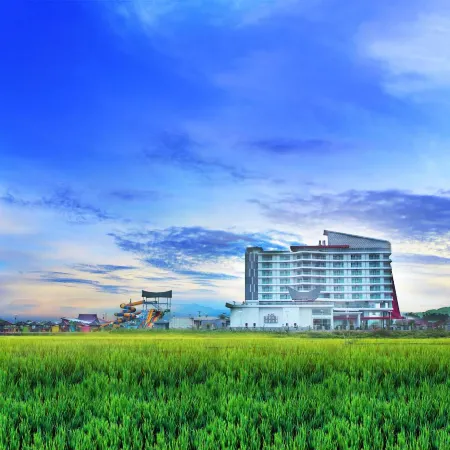 Labersa  Hotel & Convention Center Toba Отели в г. Toba Regency