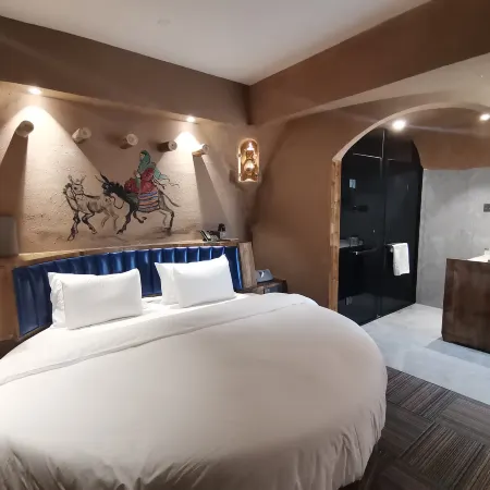 Guoyu Grand Hotel (Hetian Yulong Kashi River Yudu City Branch)
