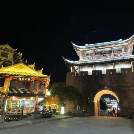 Fenghuang Qianyuan Teahouse Homestay