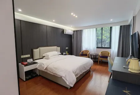 Yiyuan Hotel Отели рядом с достопримечательностью «SiChuan YaAnShi ShiMianXian BuXingJie»