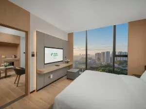 Holiday Inn Luzhou Longjian (Luzhou High Speed Railway Station)