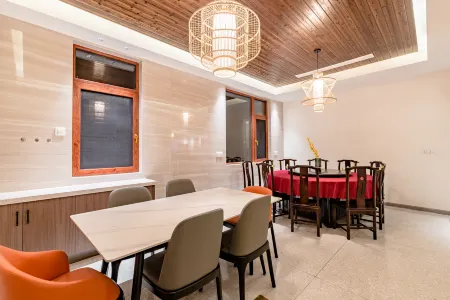 Lock Mountain Homestay Отели рядом с достопримечательностью «Pingqiao Stone Dam»