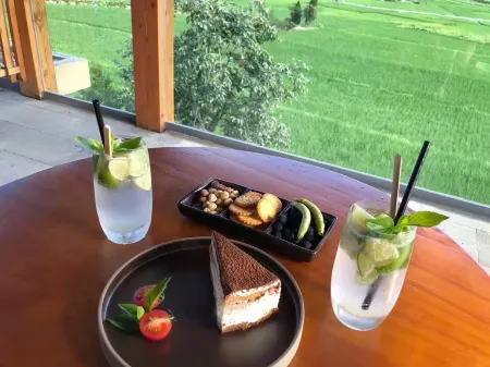 Guyuan Holiday Hostel Отели рядом с достопримечательностью «Yaxiaku Scenic Spot»