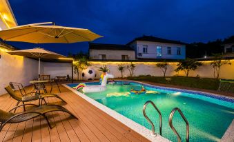 Deer  Panoramic View of Taihu Hot Spring Home Party Club