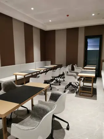 Chaoman Hotel (Shandong Liaocheng University Sports Park) Отели рядом с достопримечательностью «Jiangdi Amusement Park»