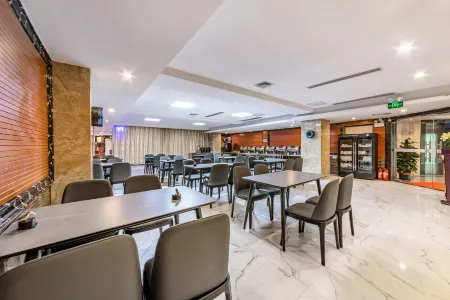 Zhuhai Jinmao Hotel (Jinwan Airport) Отели рядом с достопримечательностью «Zhuhai City Polytechnic»