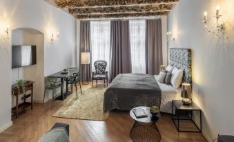 Chateau 9 Apartments by Adrez