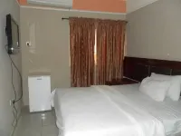 Royal Parklane Hotel Hotels near Champions Playground