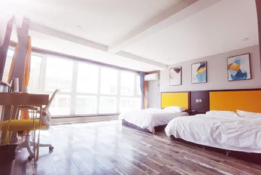 Pebble Motel Hotel (Chaoyang Beipiao Passenger Station)