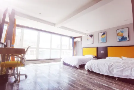 Pebble Motel Hotel (Chaoyang Beipiao Passenger Station) Отели в г. Бэйпяо