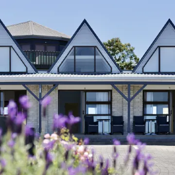 Gables Lakefront Motel Отели в г. Таупо
