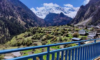 Deqin Yubeng No.8 Residence B&B