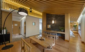 Floral Hotel·Pan'an Jiujian Tian Hotel (Zhezhong Grand Canyon Underwater Hole Scenic Area Store)
