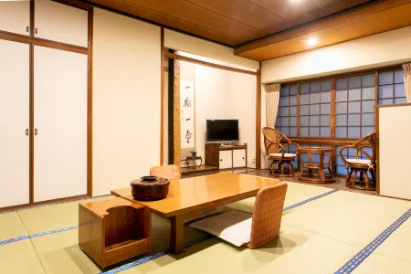 Hotel Sumire Отели рядом с достопримечательностью «Kaikyo Yume Tower（360° Sky View）»