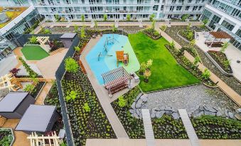 Charming Oasis Close to Airport & Downtown Views
