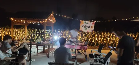 Floral Hotel ·Shanghai Huachen Yuexi hotel (Chongming Island near Xisha Pearl Lake scenic spot) Отели рядом с достопримечательностью «Xisha Wetland»