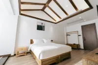 Chuxiong Fanyin Xishe (Yiren Ancient Town Scenic Area Store) Hotels in Chuxiong