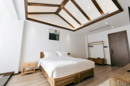 Chuxiong Fanyin Xishe (Yiren Ancient Town Scenic Area Store) Отели в г. Чусион