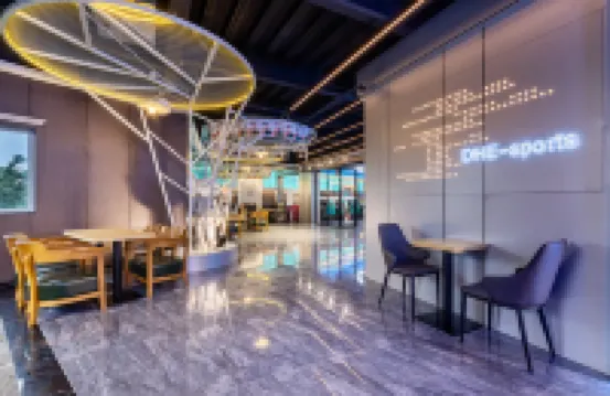 逗號魚歐拉電競酒店（新埠島店）