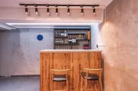 Fly House Homestay - ที่มีบาร์
