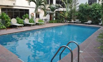 Three Arms (Carlson Hotel)