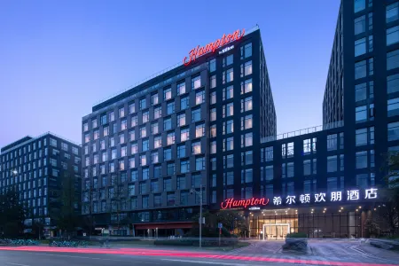 Hampton by Hilton Chengdu Shuangliu Airport Отели рядом с достопримечательностью «Southwest Minzu University (Southwest Airport Economic Development Zone Campus)»