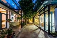Floral Hotel · Taishan Yunjuju Hotel