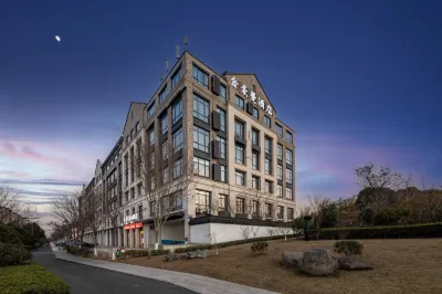 Jinhaoman International Hotel (Haining Zhejiang University International Campus) Hotel dekat Hall of Heavenly Kings (Xiaxi Road)