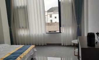 Luoping Huaqing Yueshe Homestay